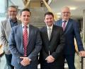 Bild: Gabi Schönberger
Leitender Oberstaatsanwalt Bernhard Voit (links) und Landgerichtspräsident Josef Weidensteiner (rechts) mit ihren Pressesprechern Matthias Bauer (Zweiter von links) und Florian Bauer.