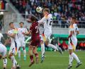 Bild: Daniel Löb/dpa
Deutschlands Maximilian Beier (Zweiter von rechts) trifft in dieser Szene per Kopfball zum 1:0.