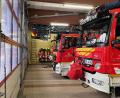 Bild: Gabi Schönberger
Die Größe der Fahrzeughalle passt für die Fahrzeuge der Neustädter Feuerwehr. Das ist einer der Gründe, die für eine Sanierung des Gebäudes sprechen. Doch Zuschüsse sind dafür aktuell nicht zu erwarten.