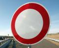 Symbolbild: Uwe Zucchi
Ein Schild "Durchfahrt verboten" verschwand in Grafenwöhr in der Alten Amberger Straße.