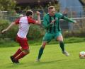 Bild: A. Schwarzmeier
Noah Forster (rechts) im Duell mit dem Vohenstraußer Matthias Hammerl. Forster erzielte beim 4:2-Sioeg die Tore eins, zwei und drei.
