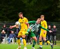Archivbild: Schrems
Simon Günthner (grün-weißes Trikot, Szene aus der Partie gegen den 1. FC Trogen) und der SV Mitterteich mühten sich in Forchheim vergeblich.