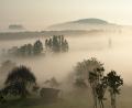 Bild: Benkhardt
Beim Gruseln, erklärt Benkhardt, kommt es auf Tageszeit und Wetter an – wie hier, wo der Nebel bei Erbendorf für Mystik sorgt.