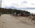 Bild: soj/exb
Die Arbeiten beim Ausbau der Verbindungsstraße Zeckenberg-Grünlas liegen voll im Zeitplan. Für Ende Oktober wird hier mit den Asphaltierungsarbeiten gerechnet.