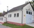Bild: fz
Das Feuerwehrhaus der Feuerwehr Edeldorf in Wilchenreuth dürfte durch das Raster fallen Für einen Neubau gibt es offenbar kein Standort und zudem sei der Standort zu weit von den eigentlichen Einsatzkräften aus Edeldorf und Theisseil entfernt. Drei Gemeinderäte sind dagegen.