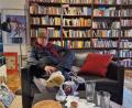 Bild: Dobler
Dramatiker Wolfsmehl im Gespräch mit Oberpfalz-Medien in Schwandorf. Seine Stücke haben oft einen zeitgeschichtlichen Hintergrund, so auch das neue mit dem Titel „Hemingway – Lucky Pen“.
