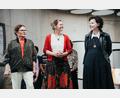 Bild: Lena Scharl (BHS Corrugated)
Die Künstlerinnen mit (von links) Irene Hey, Barbara Bayer und Susanne Kempf.