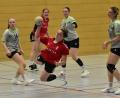 Archivbild: ham
Verena Luley (am Ball) und ihre Teamkolleginnen von der HSG sind in Estenfeld zu Gast.