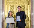 Bild: Bayerische Staatskanzlei/exb
Ministerpräsident Markus Söder verleiht Beatrix Kempf den Bayerischen Verdienstorden.