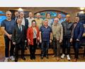 Bild: R. Kreuzer
Ein Erinnerungsbild der Jubilare des Jahres 2024 mit Werksleiter Gerhard Ruhland (Dritter von links), Marco Götz, Personalleiter (Zweiter von links) und Betriebsratsvorsitzendem Rainer Vater (rechts.)