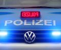 Symbolbild: Roland Weihrauch/dpa
Ein Mann soll einen 42-Jährigen in einem Hotel in Würzburg niedergestochen haben.