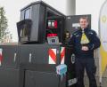 Bild: Wolfgang Steinbacher
Hier blitzt Andreas Meier vom Zweckverband kommunale Verkehrssicherheit Oberpfalz nur zum Spaß. Doch manchmal macht der schwarze Kasten neben ihm auch richtig Ernst.