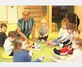 Bild: wro
Der Sitzkreis um Kinderpflegerin Anette Pickert ist ein tägliches Ritual.