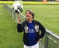 Archivbild: Bortner/exb
Reinhold Bortner und der Fußball: Der Weidener Hobby-Kicker und DJ hat ein Kunstwerk des Moderators Arnd Zeigler ersteigert.