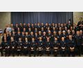 Bild: wel
Landrat Thomas Ebeling (rechts oben) ehrt zusammen mit den Bürgermeistern und der Feuerwehrinspektion Feuerwehrmitglieder für 25 und 40 Jahre aktiven Dienst.