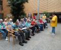 Bild: kaz
Seit ein paar Monaten gibt es im BRK-Seniorenzentrum Haus Falkenstein in Kemnath einen Chor. Die "Falkenstein Singers" um Chorleiterin Elke Engl treffen sich derzeit regelmäßig, um für das anstehende Oktoberfest zu proben.