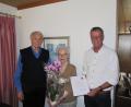 Bild: fg
Erster Bürgermeister Hermann Falk gratuliert den Eheleuten Hildegard und Andreas Wächter zum 70-jährigen Ehejubiläum, genannt Gnadenhochzeit.