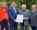 Bild: Stefan Braun/exb (Selbstauslöser)
Gratulanten und Jubilar (von links): 3. Bürgermeisterin Monika Breunig, 1. Bürgermeister Stefan Braun, Altbürgermeister Hans Raab und 2. Bürgermeister Andreas Otterbein.