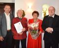 Bild: fdl
Fine und Alfred Hausmann (Dritte und Zweiter von links) blicken bei einem festlichen Mittagessen zusammen mit Ruhestandspfarrer Konrad Kummer (rechts) und Drittem Bürgermeister Hermann Gebhard auf ihre 60 gemeinsamen Jahre zurück.