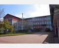 Bild: fz
Immobilie der Gemeinde Altenstadt/WN. Die Mittelschule, angemietet vom Schulverband.