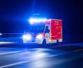 Symbolbild: Marcel Kusch/dpa
Der Rettungsdienst bringt beide Verletzte zur Behandlung in eine Klinik. (Symbolbild)