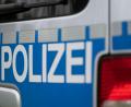 Symbolbild: Marijan Murat/dpa
Ein bislang unbekannter Autofahrer hat ein anderes Fahrzeug auf dem Tedi-Parkplatz in Kemnath angefahren.