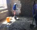Bild: Tomorrow for future/exb
Mit Spendengeldern aus einem Fußballspiel in Amberg wird unter anderem das Schulhaus verputzt.