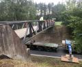 Archivbild: wro
Vor gut einem Monat wurde die reparierte Brücke über die Bundesstraße 15 bei Tirschenreuth wieder eingesetzt. Seit Montag, 28. Oktober, ist sie wieder für Radfahrer und Fußgänger geöffnet.