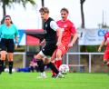 Bild: Thomas Schrems
Felix Fux (rechts) hat den TSV Waldershof durch wichtige Tore beim FC Tirschenreuth und zuletzt in Marktleuthen an die Tabellenspitze geschossen.