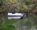 Bild: Konrad Jedelhauser
Die Polizei setzt bei der Suche nach der Vermissten auf ein Sonar-Gerät: Damit können sie den Grund des Gewässers absuchen.
