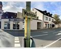 Bild: Gabi Schönberger
Die Kreisstraße NEW 21 am Marktplatz von Mantel sorgt für Meinungsverschiedenheiten innerhalb der Gemeinde.