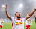 Bild: Daniel Löb/dpa
Regensburg. Rasim Bulic von Jahn Regensburg jubelt über seinen Treffer zum 1:0.