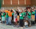 Bild: kaz
Die Mädchen und Buben haben beim "Body Percussion Workshop" in der Mehrzweckhalle Kemnath mächtig Spaß.