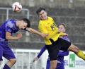 Bild: Hubert Ziegler
Ludwig Richthammer (rechts, Szene aus dem Spiel gegen Kareth) und der FC Amberg empfangen am Donnerstagabend den TB Roding.