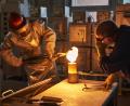 Archivbild: Schott/exb
Schott-Mitarbeiter bei einem Laborversuch zum Schmelzen von Glas. Am Standort Mitterteich müssen sich die Beschäftigten wieder auf Kurzarbeit einstellen.