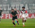 Bild: Thomas Frey/dpa
Nathaniel Brown (rechts) am Mittwochabend im Pokalspiel gegen Franck Honorat und Borussia Mönchengladbach.