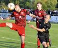 Archivbild: Hubert Ziegler
Hart umkämpft war das Hinrundenduell zwischen dem SV Schmidmühlen (links Spielertrainer Alexander Greger, hinten Josef Nießl) und dem 1. FC Rieden (rechts Florian Holfelder). Am Ende gab es ein 2:2-Unentschieden.