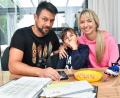 Bild: Petra Hartl
Franz (6) mit seinen Eltern Marco und Lisa.