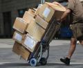 Symbolbild: Oliver Berg/dpa
Mehrfach besuchten Paketdienste einen Amberger, der nach seinen Angaben nichts bestellt hat.