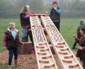 Bild: Wolfgang Steinbacher
Die Kinder nehmen die neue Kugelbahn im Naturpark Hirschwald begeistert in Beschlag.