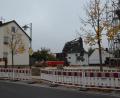 Bild: bey
Der Abbruch des Hauses in der Hauptstraße hat für Aufsehen in Schirmitz gesorgt. Anstelle des alten Hauses entsteht ein neues Wohnhaus in Holzbauweise.