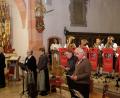 Bild: do
"Mit frohen Herzen" verneigten sich Bläser der Stadtkapelle, der Josefshofer Hausgsang, die Flötengruppe Lober und die Solisten Josef Kämpf und Hermann Schreml bei einem Marienlob in der Stadtpfarrkirche vor der Schutzfrau Bayerns