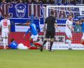 Bild: Frank Molter/dpa
Patrick Erras (Nummer 4 am Boden) hat mit seinem Kopfballtor zum 1:0 Historisches für Holstein Kiel geschafft.