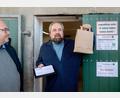 Bild: Hauke-Christian Dittrich/dpa
Michael Jaskulewicz ist das erste Mitglied des Cannabis Social Clubs Ganderkesee, der legal Cannabis erwirbt.