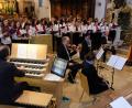 Bild: do
Über 50 Mirwirkende der Kantorei der evangelischen Kreuzkirche, des Kammerchores des Markgräfin-Wilhelmine-Gymnasiums und des New European Soloists Ensembles Bayreuth imponierten in der Klosterkirche Speinshart mit der fulminanten "Totenmesse" For The Living.