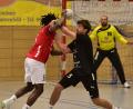 Bild: mhs
Moritz Müller (schwarzes Trikot/Szene aus dem Spiel gegen Altdorf) war in Wackersdorf sieben Mal für die HSG erfolgreich.
