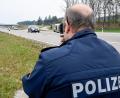 Symbolbild: Petra Hartl
Bei Sulzbach-Rosenberg haben Polizeibeamte die Geschwindigkeit der Verkehrsteilnehmer kontrolliert.