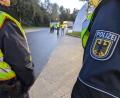 Bild: Bundespolizei
Regelmäßig finden an der A 6 Grenzkontrollen statt. Jüngst gingen dabei eine unberechtigt eingereiste Frau und ein gesuchter Ladendieb ins Netz der Bundespolizei.
