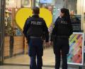 Symbolbild: Bundespolizei
Eine Frau hat in Regensburg bei einer Kontrolle einen Polizisten gebissen.