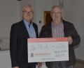 Bild: Mark
Karlheinz Mark (links) übergibt eine Spende über 1250 Euro an Herbert Putzer und unterstützt damit die Kinderkrebshilfe Oberpfalz-Nord.